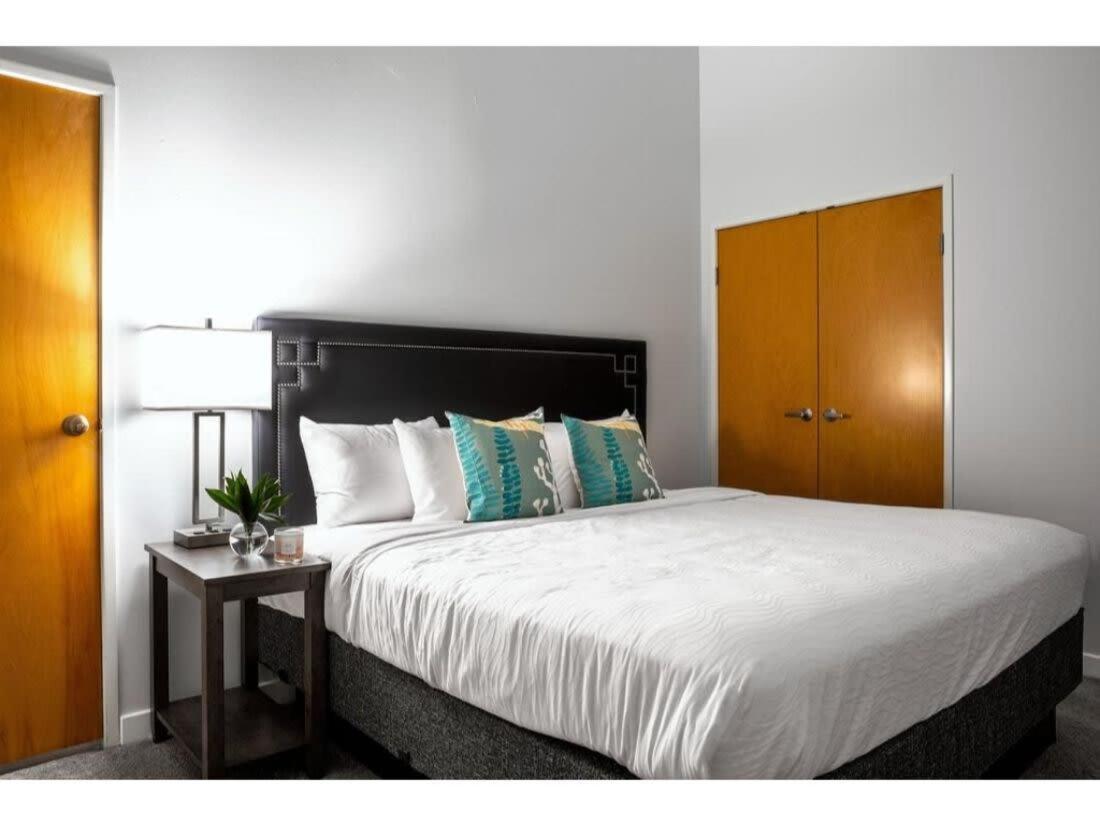 Bold 2Br 2Ba In The Block Apartment By Cozysuites! Indianapolis Kültér fotó