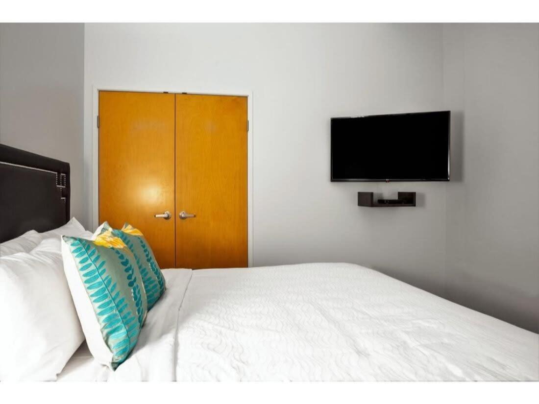 Bold 2Br 2Ba In The Block Apartment By Cozysuites! Indianapolis Kültér fotó